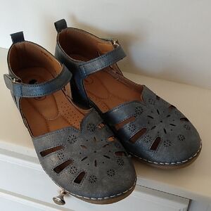 Gorgeous Two-Piece Ankle Strap Flats